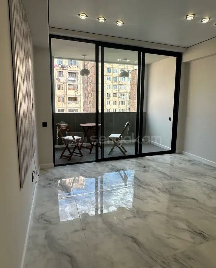 2 Սենյականոց Բնակարան, 40քմ, 8/9 հարկ, Կապիտալ Վերանորոգված