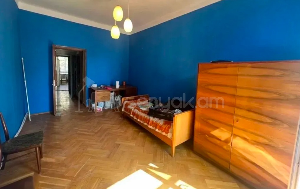 3 Սենյականոց Բնակարան Քարե Շենքում, 98քմ, 5/5 հարկ, Նորմալ Վիճակում