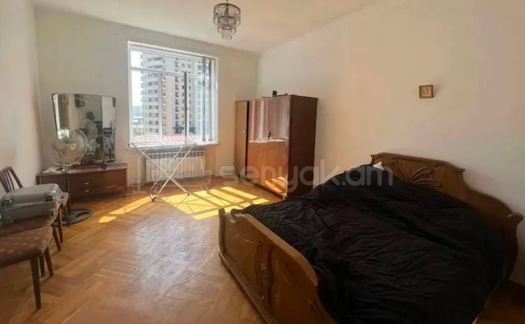 3 Սենյականոց Բնակարան Քարե Շենքում, 98քմ, 5/5 հարկ, Նորմալ Վիճակում