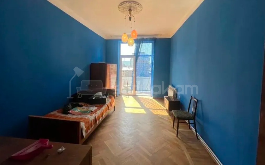 3 Սենյականոց Բնակարան Քարե Շենքում, 98քմ, 5/5 հարկ, Նորմալ Վիճակում