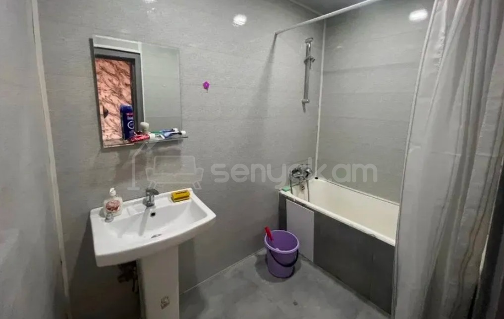 3 Սենյականոց Բնակարան Քարե Շենքում, 98քմ, 5/5 հարկ, Նորմալ Վիճակում