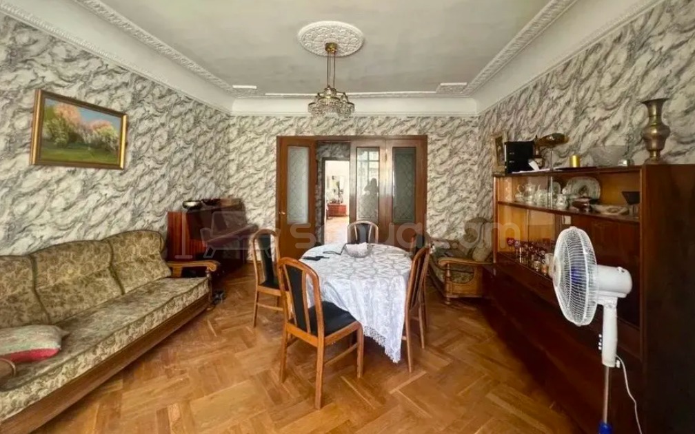 3 Սենյականոց Բնակարան Քարե Շենքում, 98քմ, 5/5 հարկ, Նորմալ Վիճակում