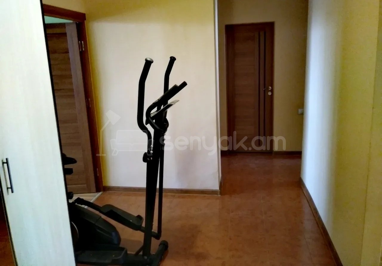3 Սենյականոց Բնակարան, 90քմ, 4/9 հարկ, Նորմալ Վիճակում