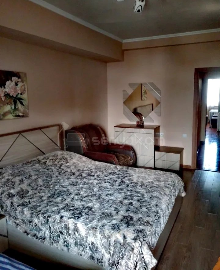 3 Սենյականոց Բնակարան, 90քմ, 4/9 հարկ, Նորմալ Վիճակում