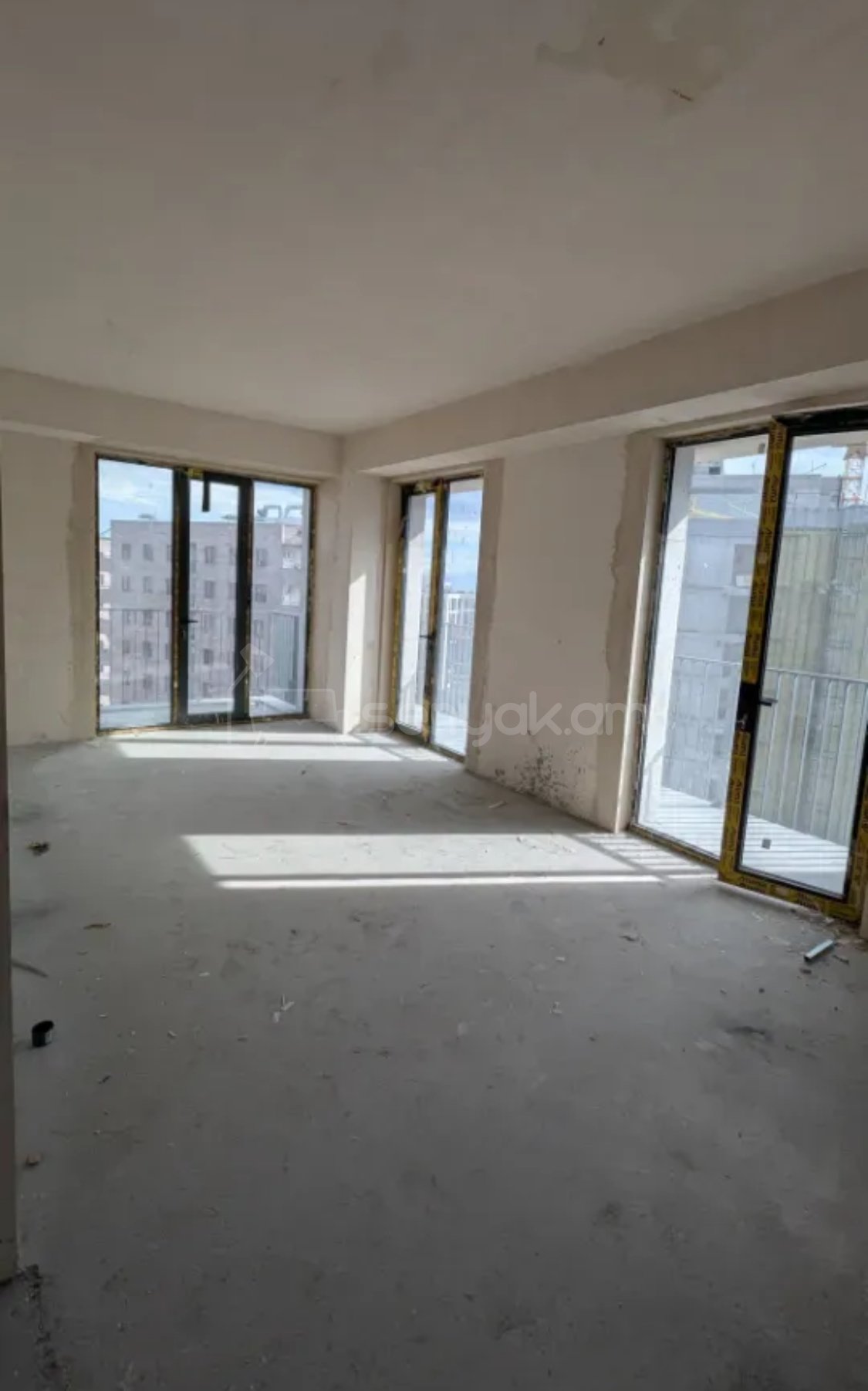 3 Սենյականոց Բնակարան Նորակառույցում, 97քմ, 13/19 հարկ, Զրոյական Վիճակում
