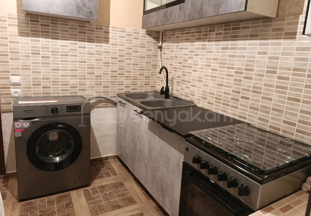 1 Սենյականոց Բնակարան Քարե Շենքում, 40քմ, 4/5 հարկ, Կապիտալ Վերանորոգված, Կահավորված