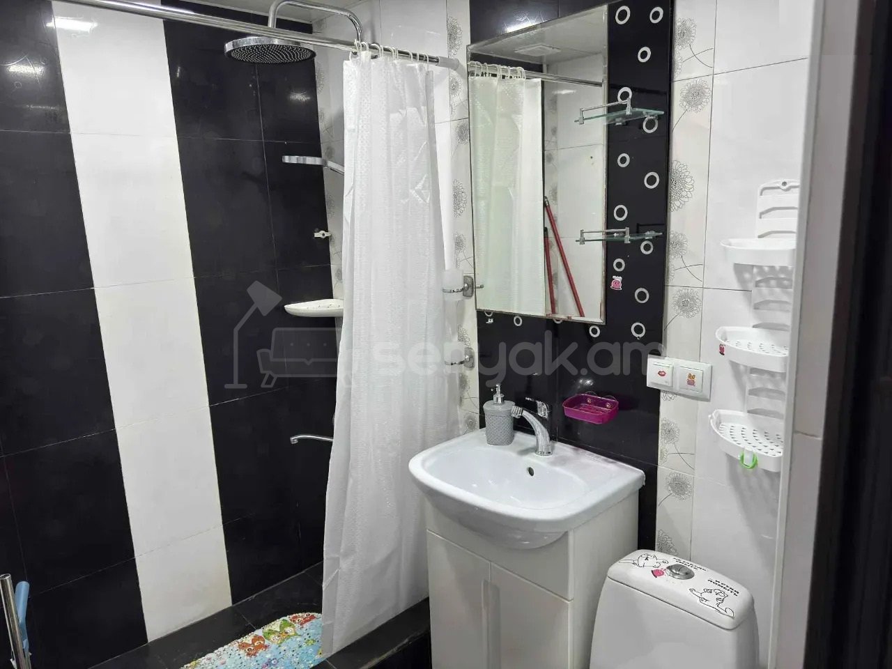 2 Սենյականոց Բնակարան Քարե Շենքում, 50քմ, 3/5 հարկ, Կապիտալ Վերանորոգված