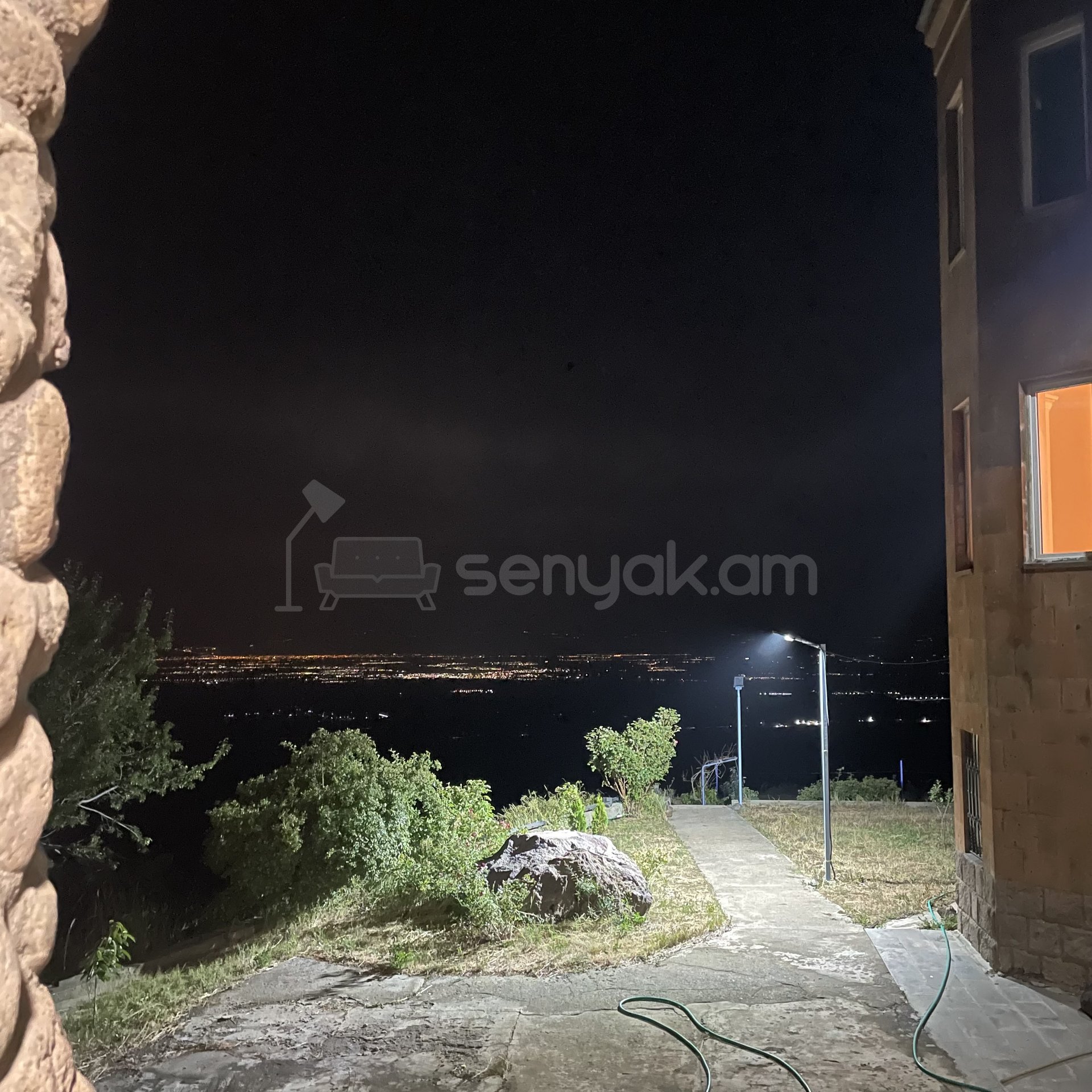 8 Սենյականոց Շքեղ Առանձնատուն, 1048քմ, Լողավազանով