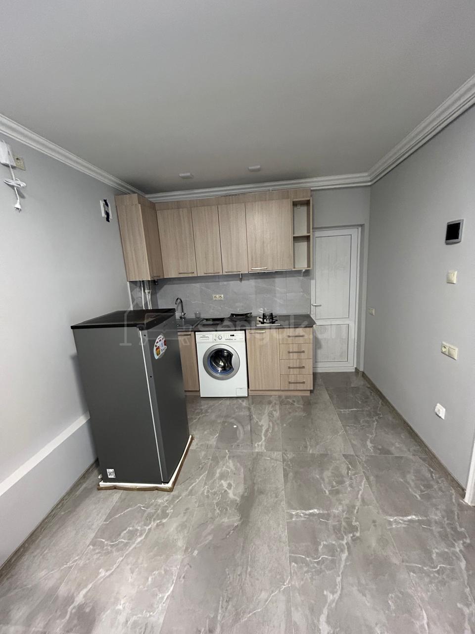 1 Սենյականոց Բնակարան Քարե Շենքում, 25քմ, 1/1 հարկ, Նորմալ Վիճակում, Կահավորված, Արևկող
