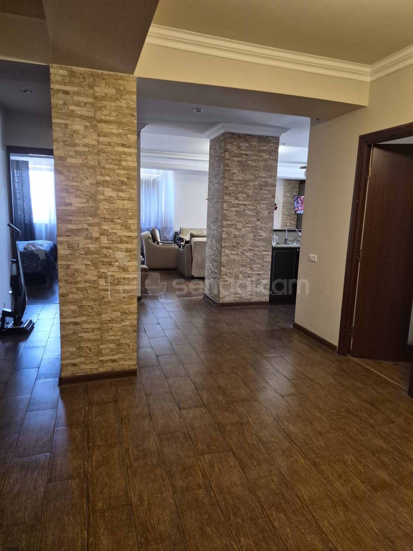 4 Սենյականոց Բնակարան, 108քմ, 10/12 հարկ, Դիզայներական Վերանորոգված