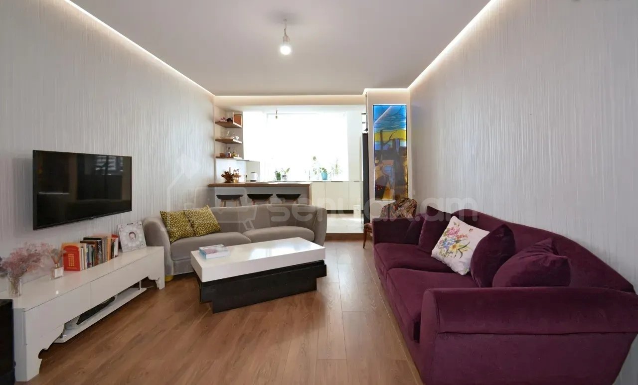 3 Սենյականոց Բնակարան Քարե Շենքում, 75քմ, 5/5 հարկ, Դիզայներական Վերանորոգված