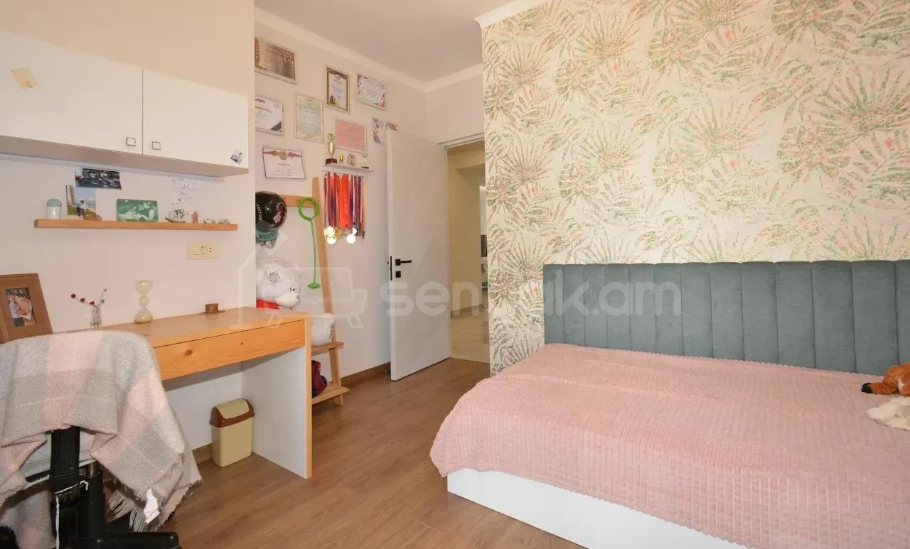 3 Սենյականոց Բնակարան Քարե Շենքում, 75քմ, 5/5 հարկ, Դիզայներական Վերանորոգված