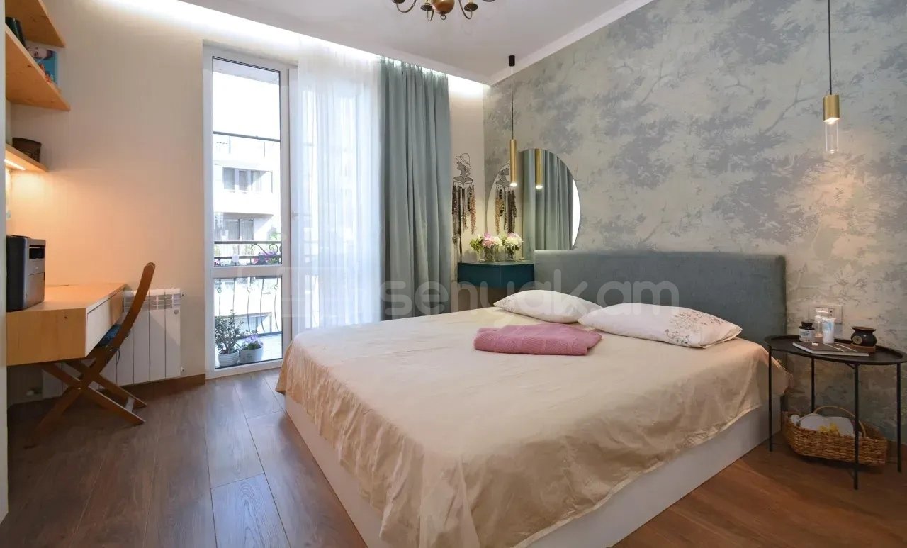 3 Սենյականոց Բնակարան Քարե Շենքում, 75քմ, 5/5 հարկ, Դիզայներական Վերանորոգված