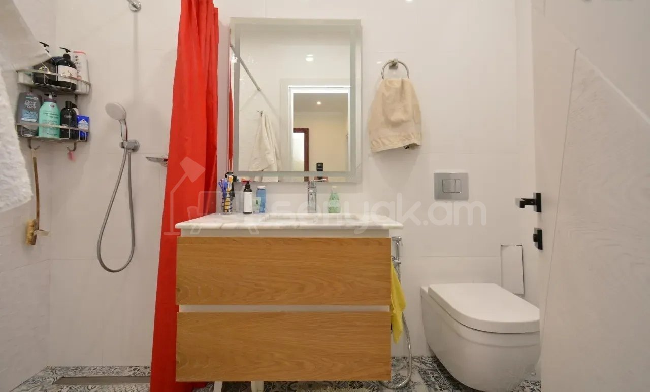 3 Սենյականոց Բնակարան Քարե Շենքում, 75քմ, 5/5 հարկ, Դիզայներական Վերանորոգված