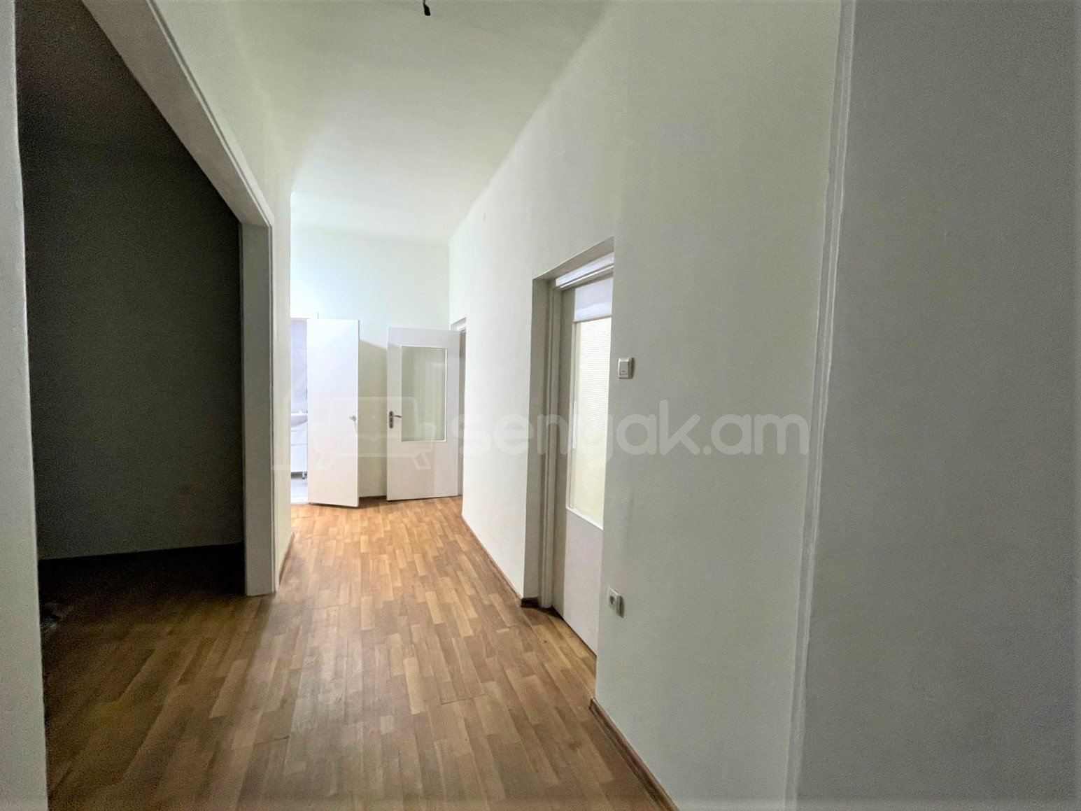 4 Սենյականոց Բնակարան Քարե Շենքում, 90քմ, 3/5 հարկ, Կապիտալ Վերանորոգված