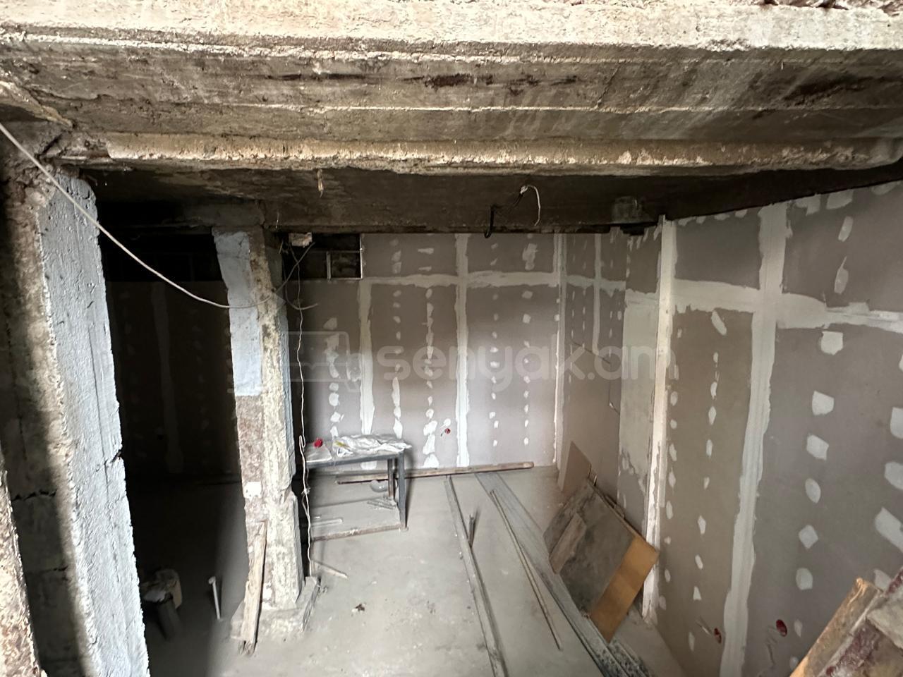 3 Սենյականոց Բնակարան Քարե Շենքում, 61քմ, 1/5 հարկ, Զրոյական Վիճակում