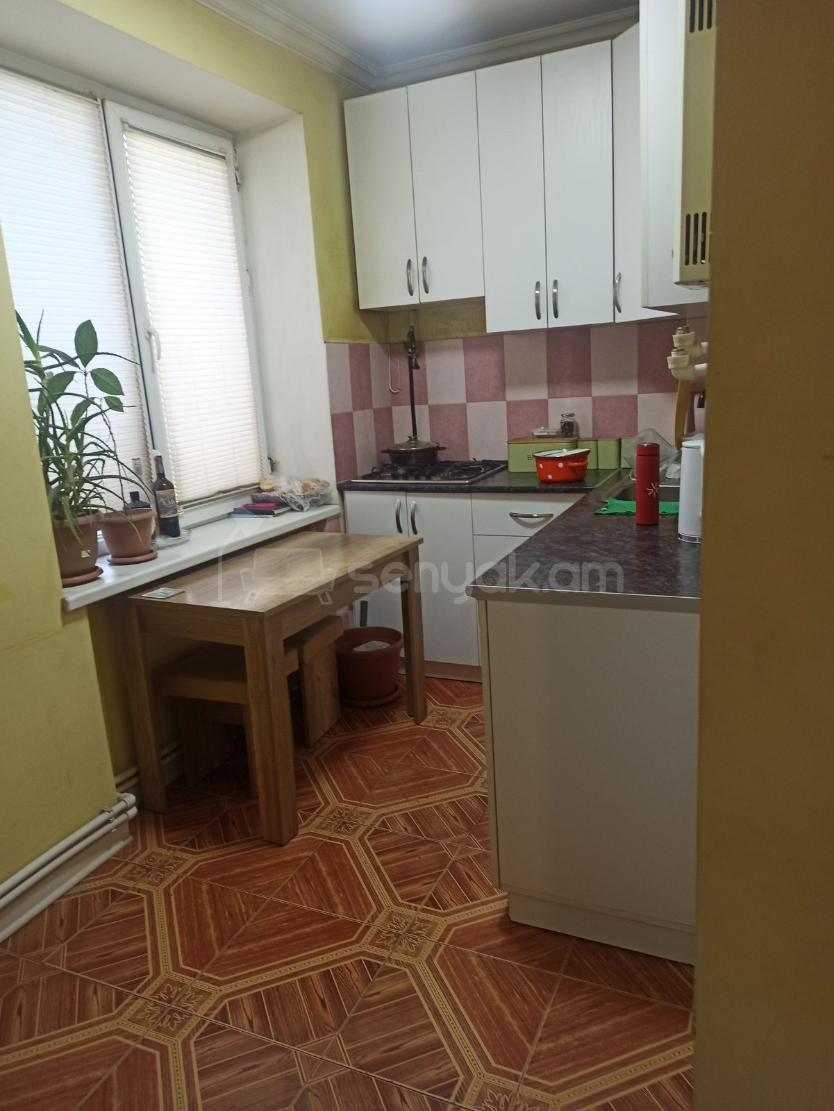 1 Սենյականոց Բնակարան Քարե Շենքում, 45քմ, 4/5 հարկ, Կապիտալ Վերանորոգված