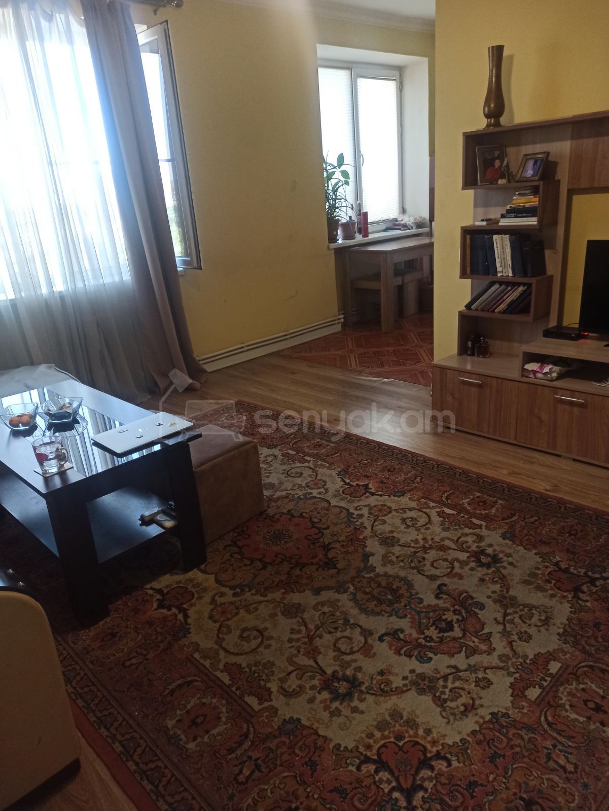 1 Սենյականոց Բնակարան Քարե Շենքում, 45քմ, 4/5 հարկ, Կապիտալ Վերանորոգված