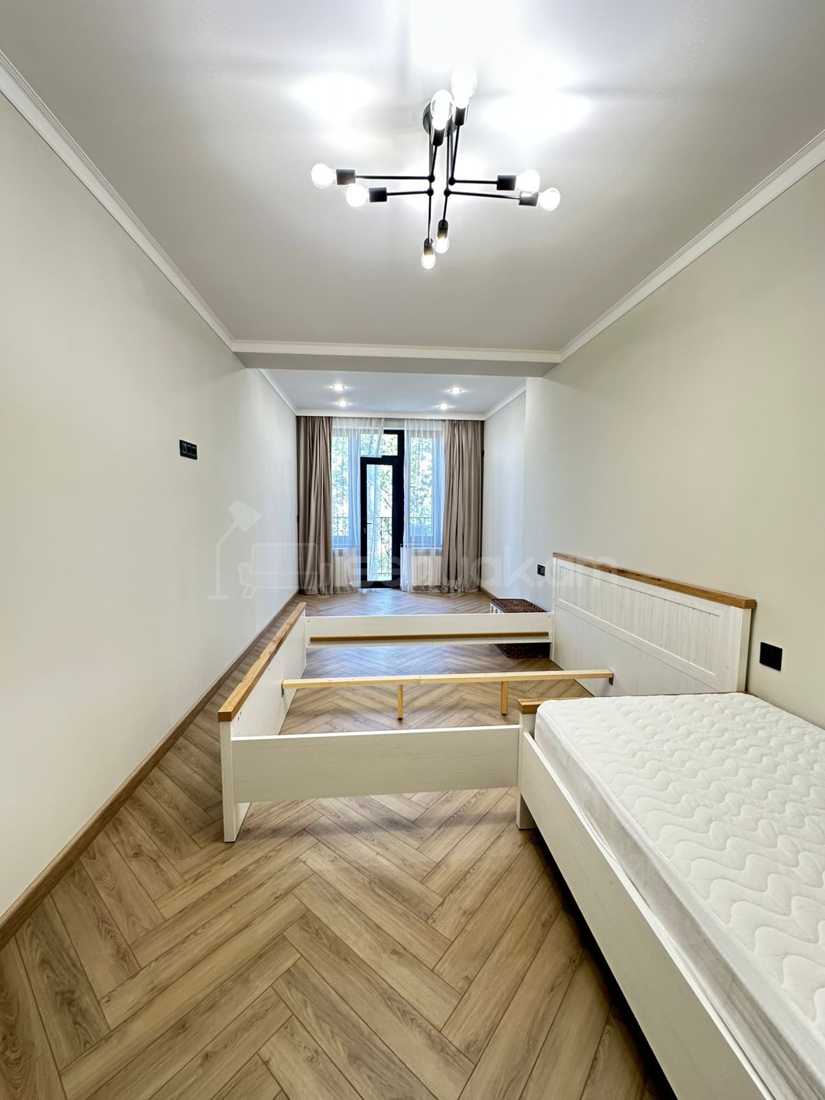 2 Սենյականոց Բնակարան Քարե Շենքում, 64քմ, 3/5 հարկ, Դիզայներական Վերանորոգված