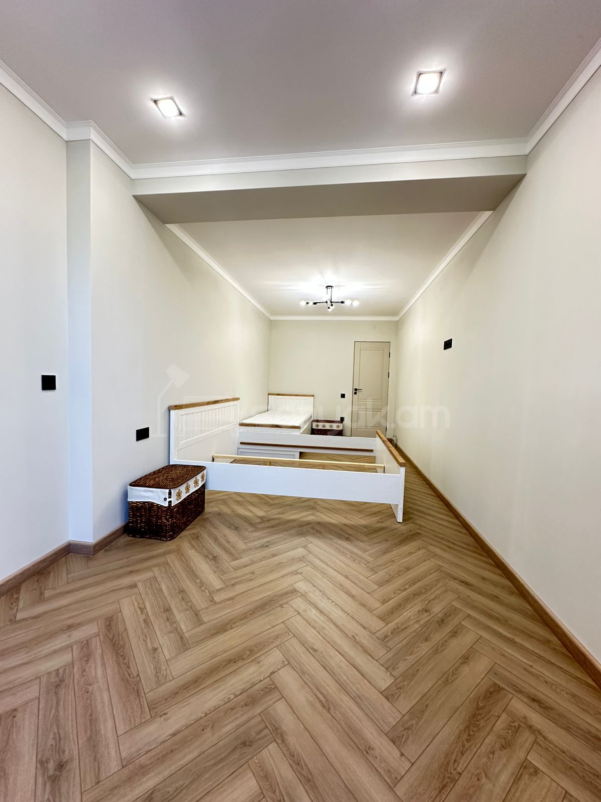 2 Սենյականոց Բնակարան Քարե Շենքում, 64քմ, 3/5 հարկ, Դիզայներական Վերանորոգված