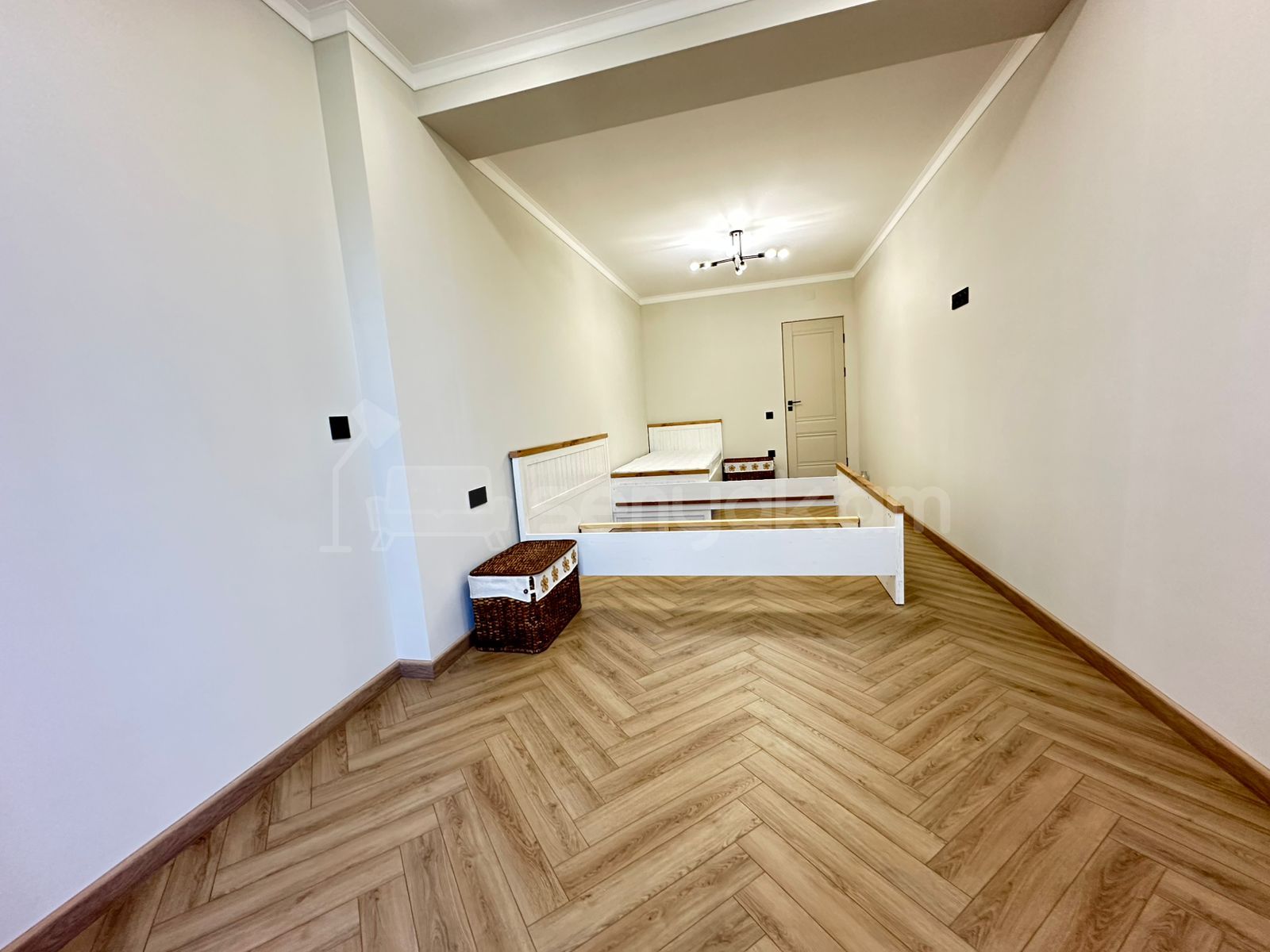 2 Սենյականոց Բնակարան Քարե Շենքում, 64քմ, 3/5 հարկ, Դիզայներական Վերանորոգված