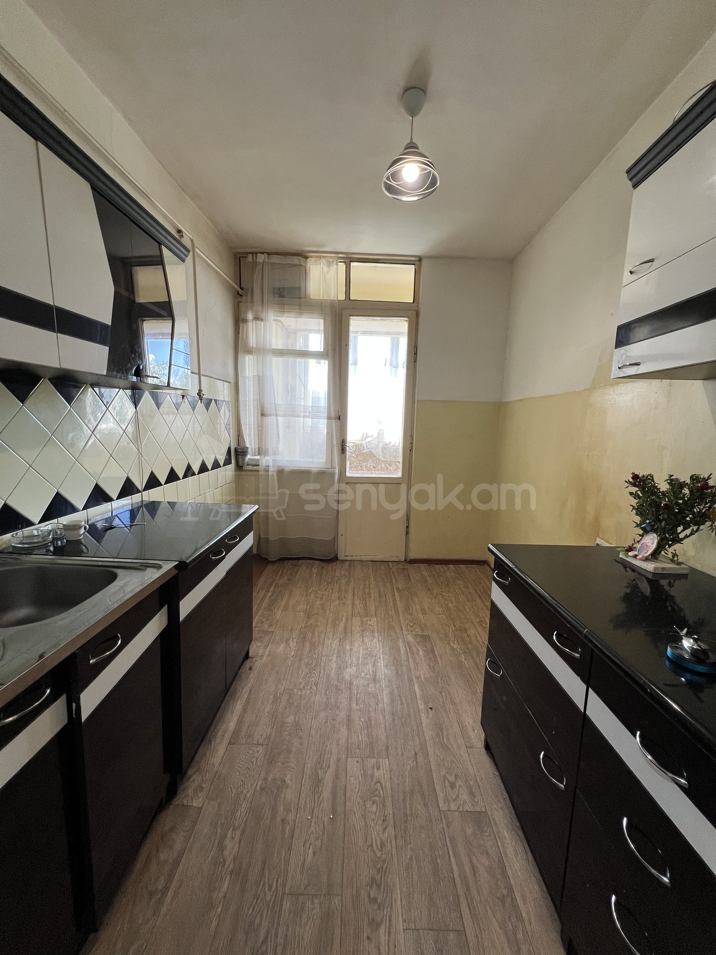 4 Սենյականոց Բնակարան, 100քմ, 3/9 հարկ, Կոսմետիկ Վերանորոգված