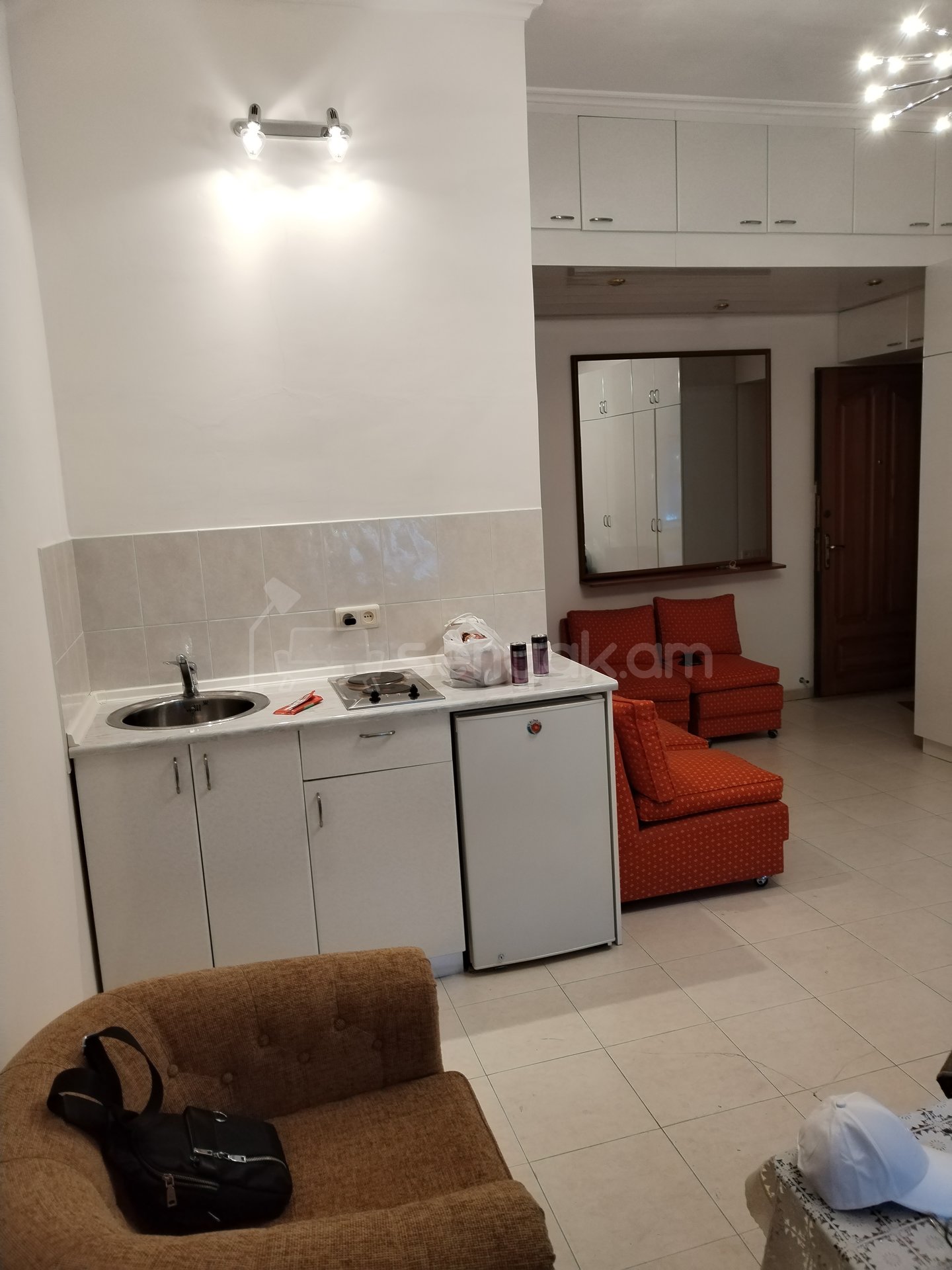 1 Սենյականոց Բնակարան Քարե Շենքում, 23քմ, 1/5 հարկ, Նորմալ Վիճակում