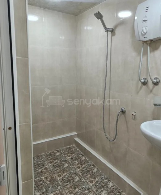 1 Սենյականոց Բնակարան Քարե Շենքում, 35քմ, 1/5 հարկ, Կապիտալ Վերանորոգված