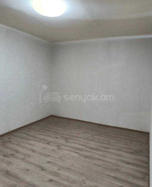 1 Սենյականոց Բնակարան Քարե Շենքում, 35քմ, 1/5 հարկ, Կապիտալ Վերանորոգված