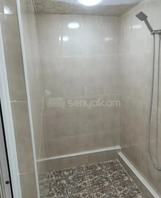 1 Սենյականոց Բնակարան Քարե Շենքում, 35քմ, 1/5 հարկ, Կապիտալ Վերանորոգված