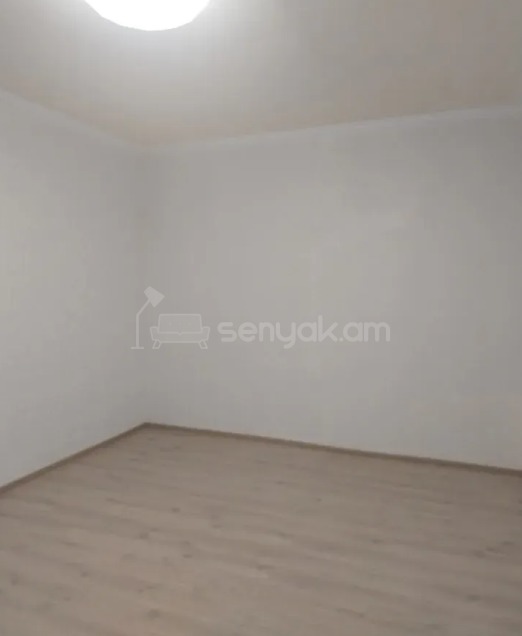 1 Սենյականոց Բնակարան Քարե Շենքում, 35քմ, 1/5 հարկ, Կապիտալ Վերանորոգված