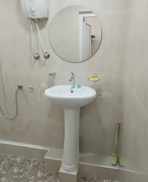 1 Սենյականոց Բնակարան Քարե Շենքում, 35քմ, 1/5 հարկ, Կապիտալ Վերանորոգված