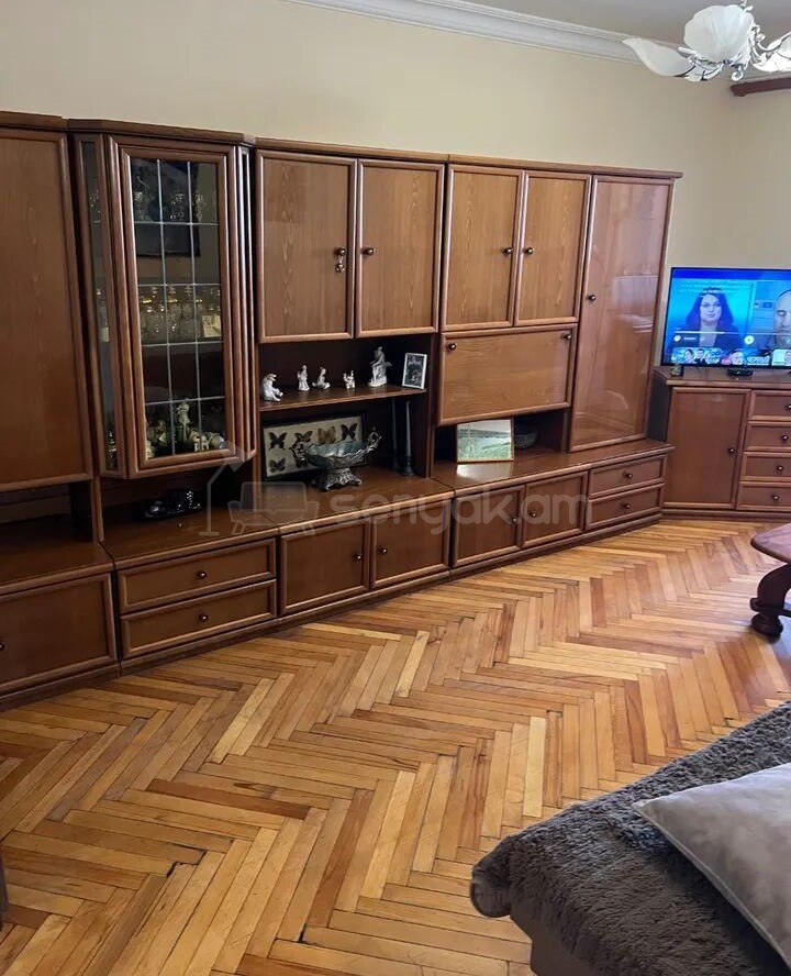 3 Սենյականոց Բնակարան Քարե Շենքում, 70քմ, 3/4 հարկ, Նորմալ Վիճակում