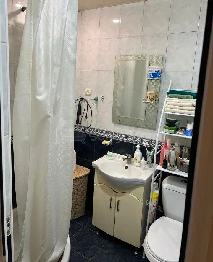 3 Սենյականոց Բնակարան Քարե Շենքում, 70քմ, 3/4 հարկ, Նորմալ Վիճակում