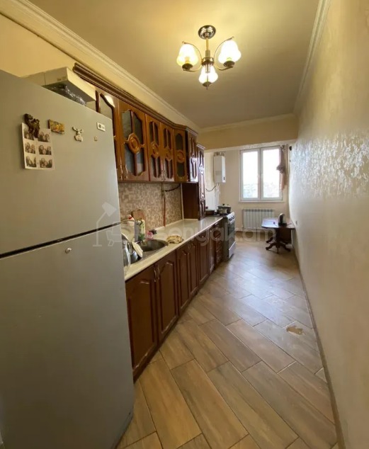 4 Սենյականոց Բնակարան Քարե Շենքում, 92քմ, 5/5 հարկ, Կապիտալ Վերանորոգված