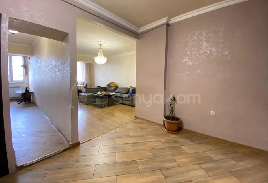 4 Սենյականոց Բնակարան Քարե Շենքում, 92քմ, 5/5 հարկ, Կապիտալ Վերանորոգված