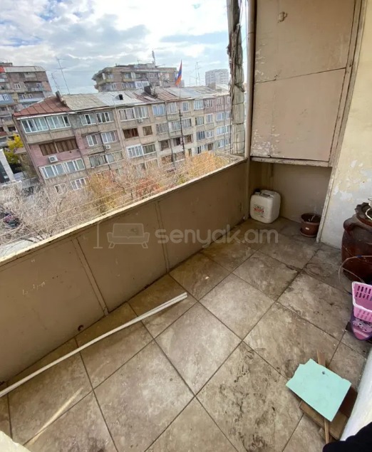 4 Սենյականոց Բնակարան Քարե Շենքում, 92քմ, 5/5 հարկ, Կապիտալ Վերանորոգված