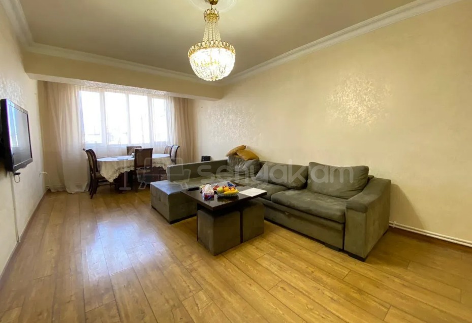 4 Սենյականոց Բնակարան Քարե Շենքում, 92քմ, 5/5 հարկ, Կապիտալ Վերանորոգված