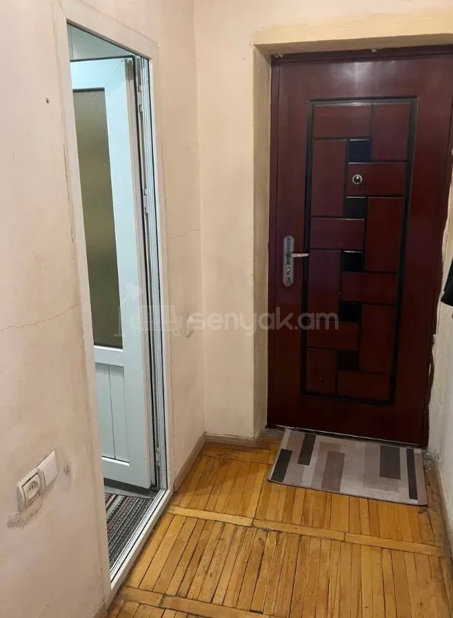 2 Սենյականոց Բնակարան Քարե Շենքում, 55քմ, 5/5 հարկ, Կոսմետիկ Վերանորոգված
