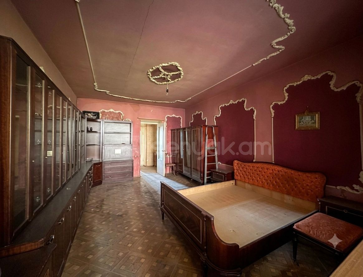 3 Սենյականոց Բնակարան Քարե Շենքում, 130քմ, 3/5 հարկ, Պետական Վիճակում