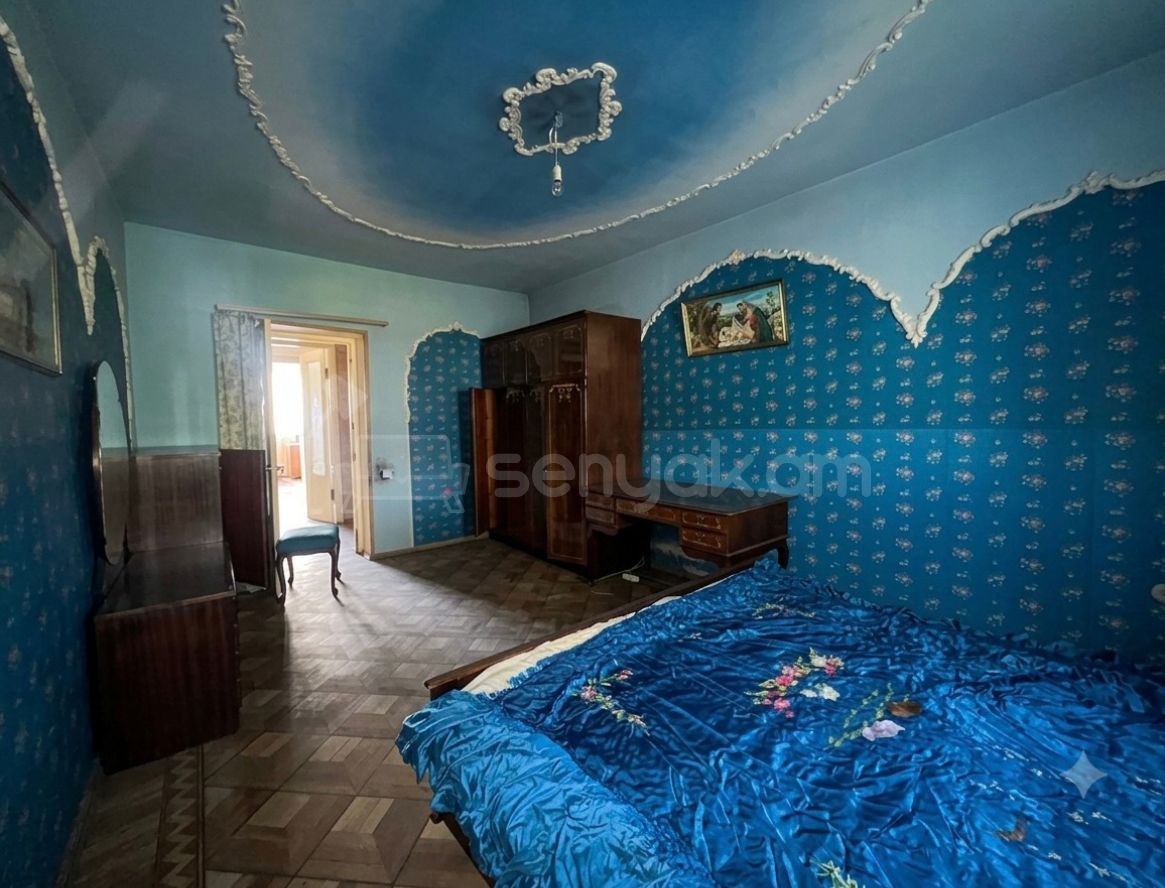 3 Սենյականոց Բնակարան Քարե Շենքում, 130քմ, 3/5 հարկ, Պետական Վիճակում