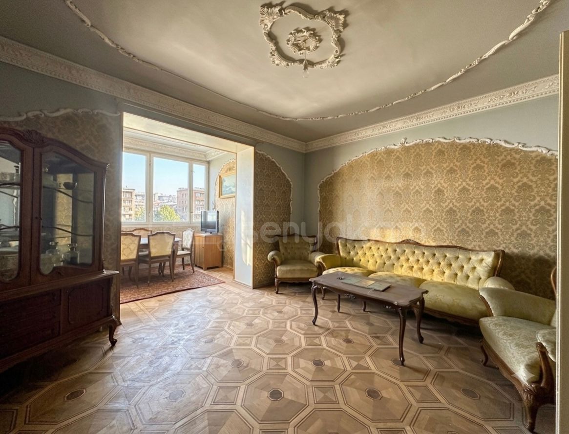 3 Սենյականոց Բնակարան Քարե Շենքում, 130քմ, 3/5 հարկ, Պետական Վիճակում