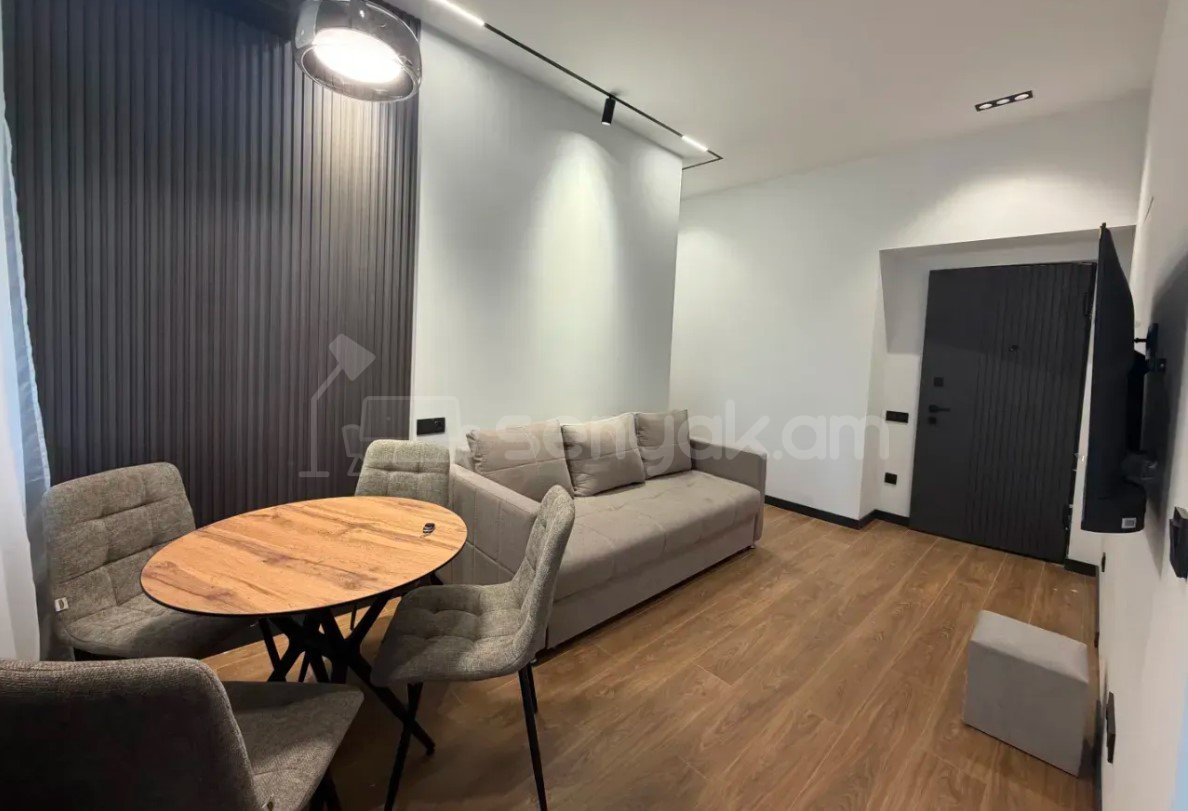 2 Սենյականոց Բնակարան Քարե Շենքում, 55քմ, 2/4 հարկ, Դիզայներական Վերանորոգված