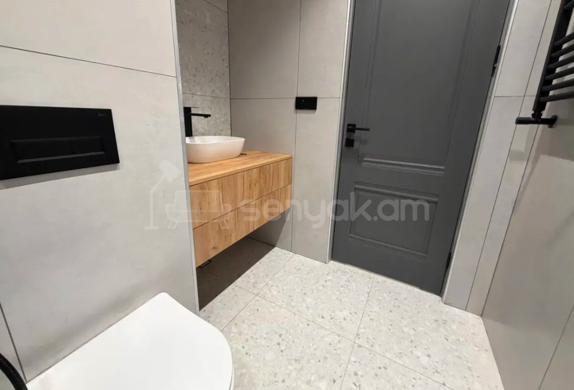 2 Սենյականոց Բնակարան Քարե Շենքում, 55քմ, 2/4 հարկ, Դիզայներական Վերանորոգված