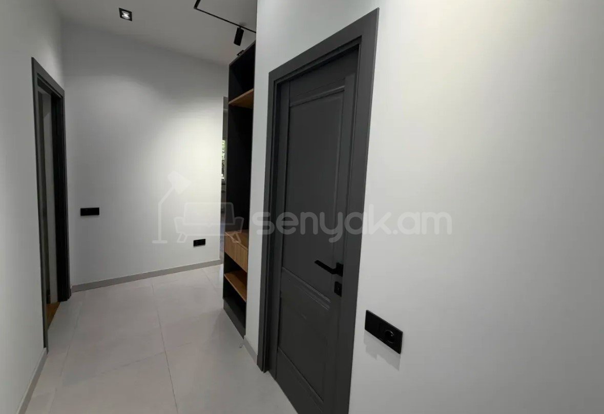 2 Սենյականոց Բնակարան Քարե Շենքում, 55քմ, 2/4 հարկ, Դիզայներական Վերանորոգված