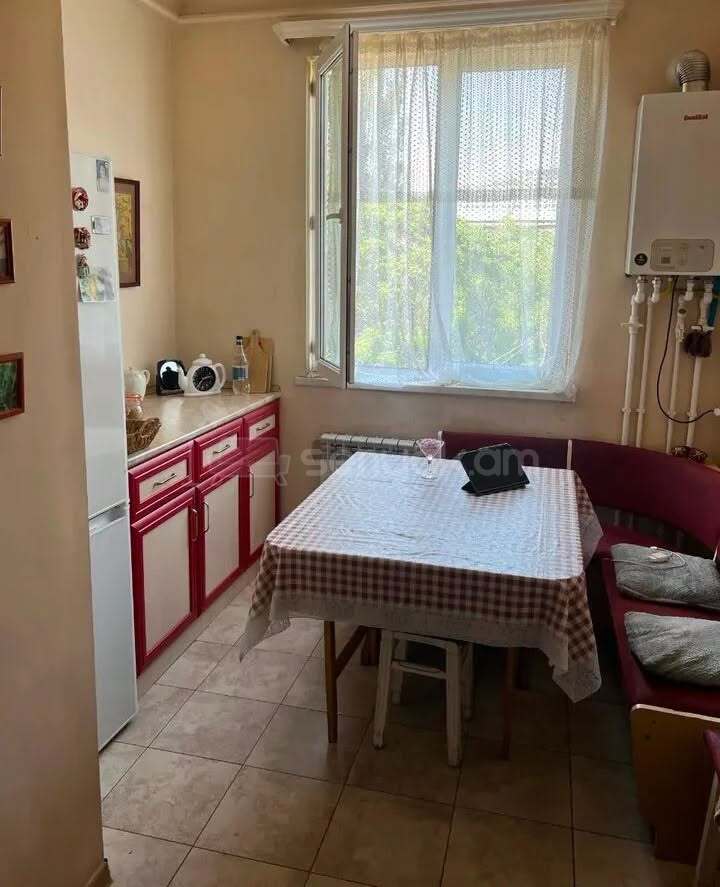 3 Սենյականոց Բնակարան Քարե Շենքում, 70քմ, 3/4 հարկ, Կապիտալ Վերանորոգված