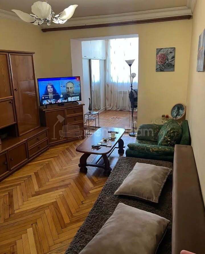 3 Սենյականոց Բնակարան Քարե Շենքում, 70քմ, 3/4 հարկ, Կապիտալ Վերանորոգված