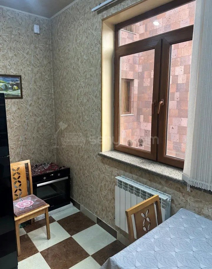 3 Սենյականոց Բնակարան Քարե Շենքում, 85քմ, 2/3 հարկ, Կապիտալ Վերանորոգված