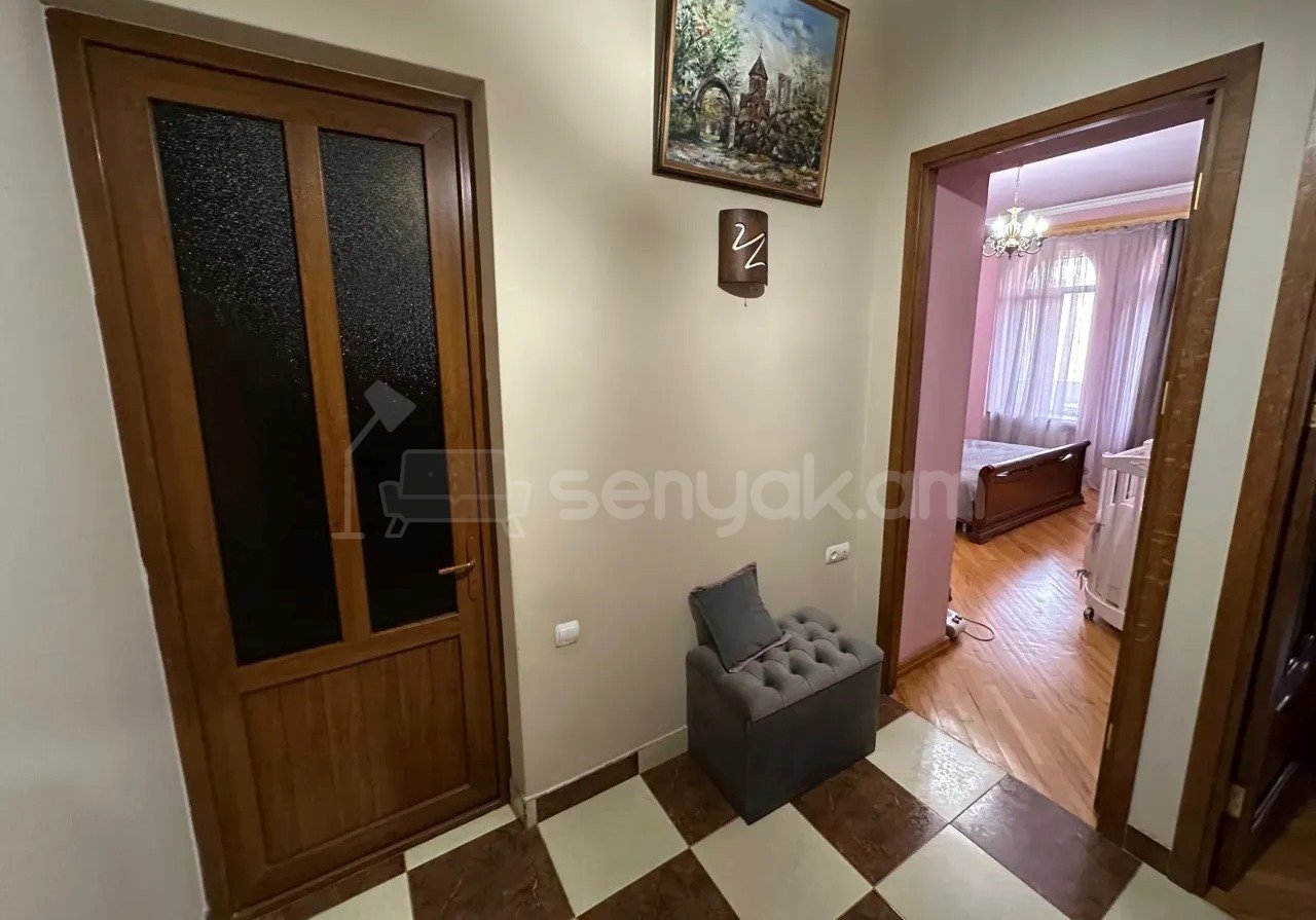 3 Սենյականոց Բնակարան Քարե Շենքում, 85քմ, 2/3 հարկ, Կապիտալ Վերանորոգված