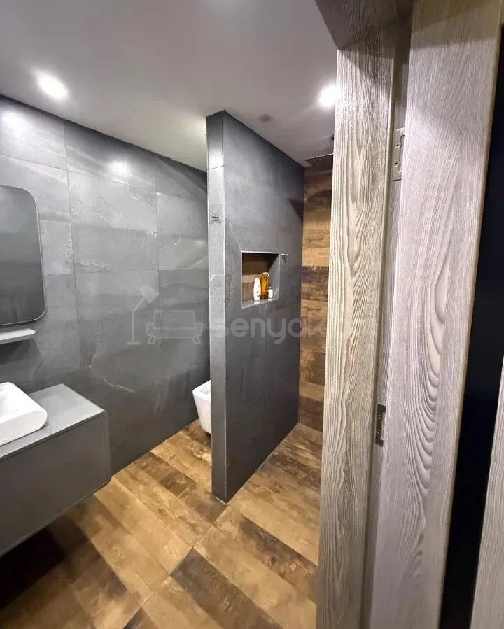 3 Սենյականոց Բնակարան Քարե Շենքում, 83քմ, 5/5 հարկ, Կապիտալ Վերանորոգված